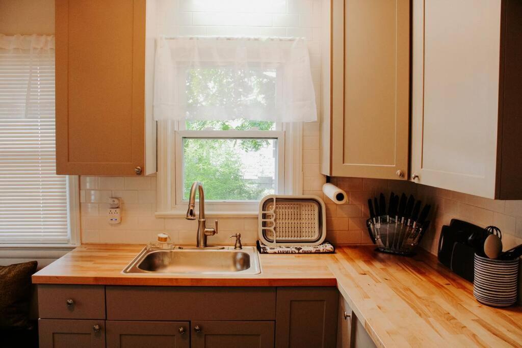 Cozy House Near Lake Erie, 10 Minutes To Downtown. Cleveland Eksteriør bilde